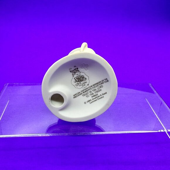 Precious Moments Trust in the Lord To the Finish 1984 PM842 Collector's Club - Picture 5 of 5